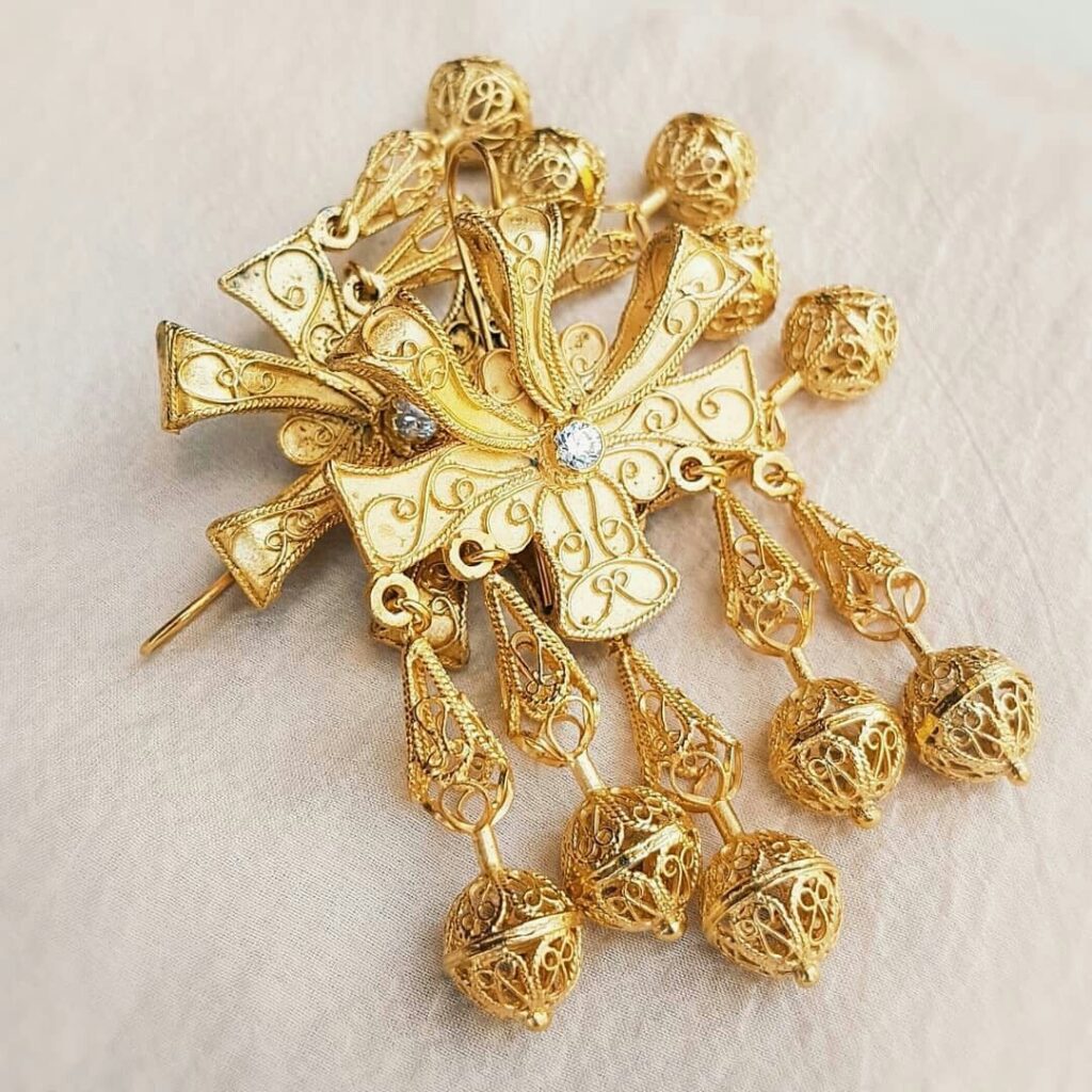 Handcrafted gold filigree jewellery with multiple solder joints that affect recoverable purity at resale